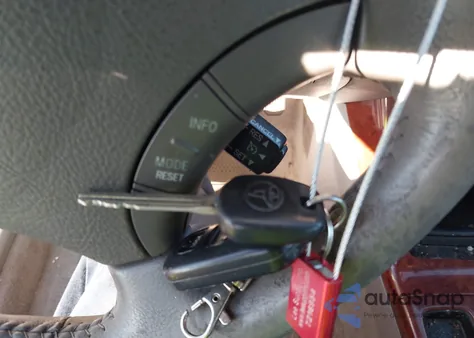 2005 Toyota Camry Xle V6 z USA, uszkodzony, nr VIN 4T1BF32K65U605885